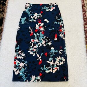 Chelsea28 Navy Blue base Mullticolor Floral Straight cut Skirt size 2